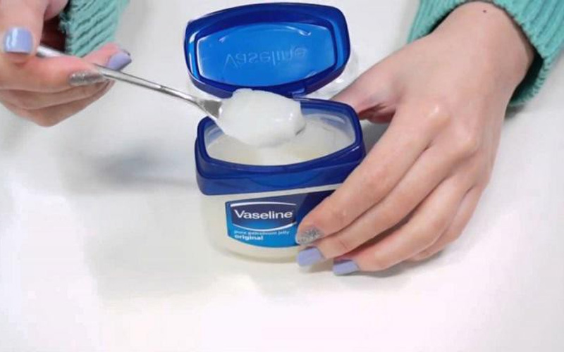 Massage vòng 1 với vaseline